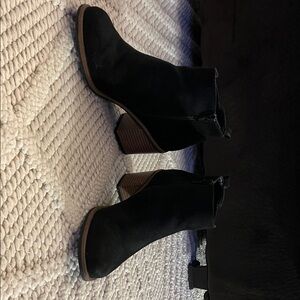 Sonoma Black Ankle Boots with Brown Heel